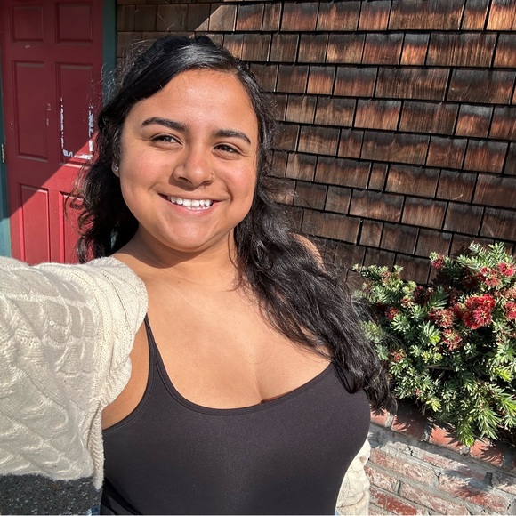 Meet your Posher, Sabrina - Picture 2 of 2